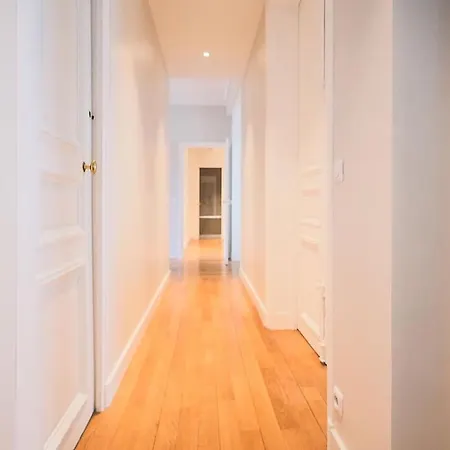 Elegant Apartment, Avenue Des Champs-élysées Parigi